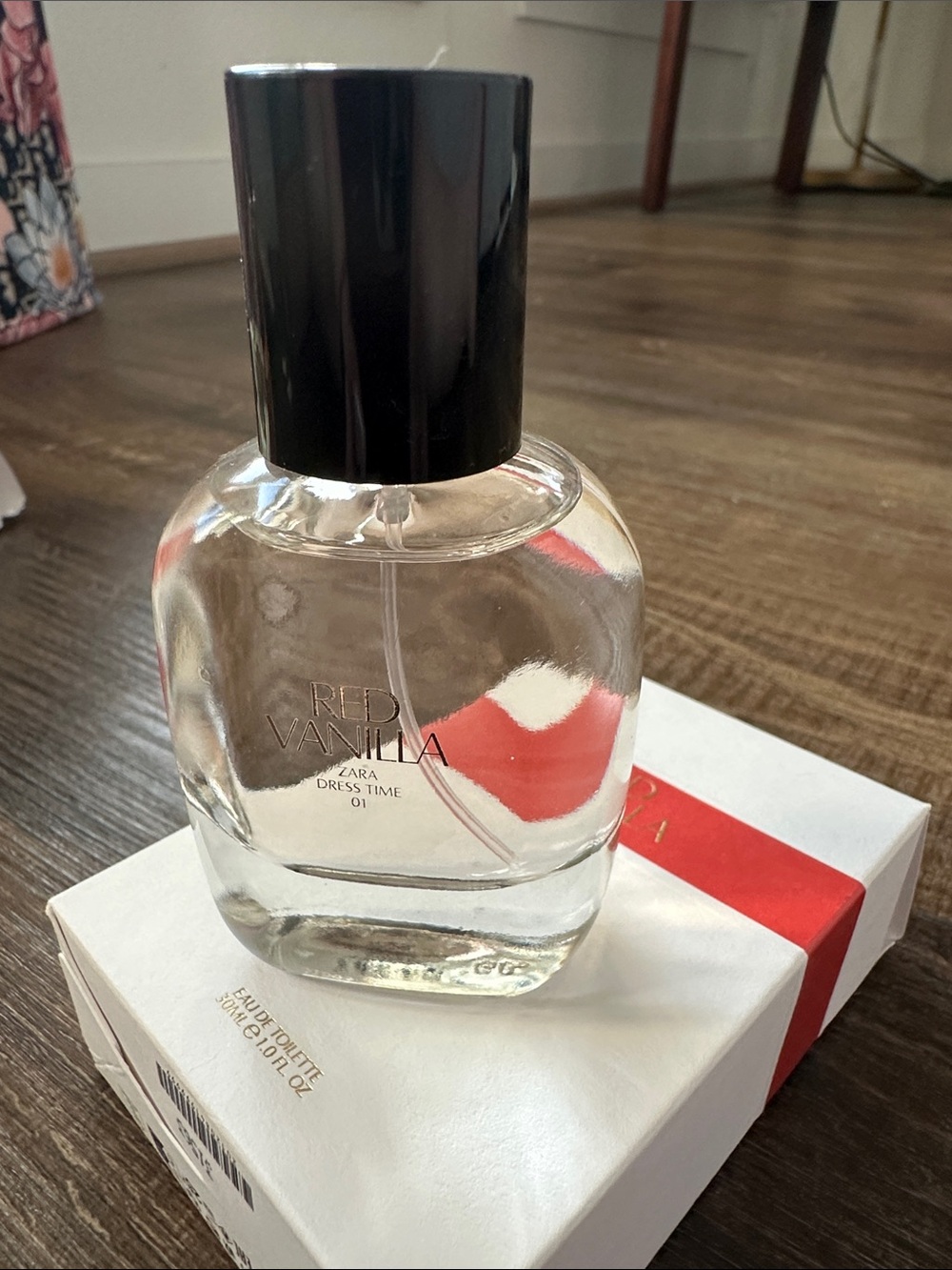 Zara Red Vanilla - White & Red Packaging - Picture 2 of 2